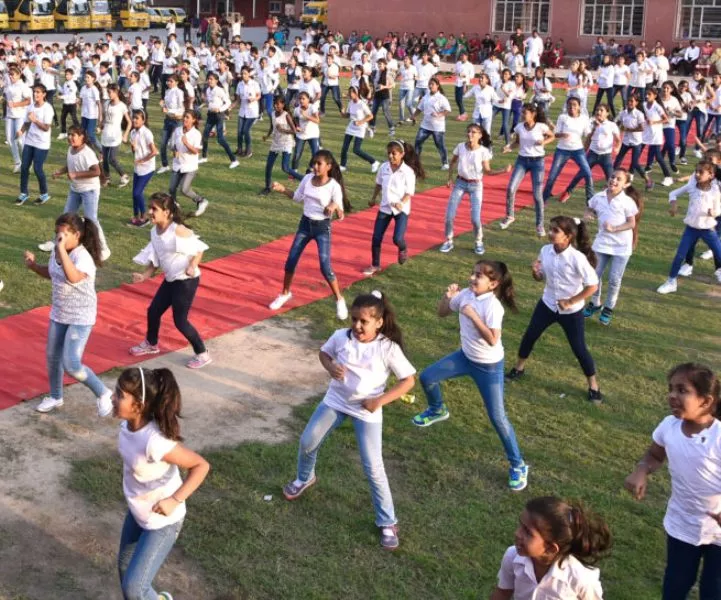 THE LARGEST TWIST DANCE