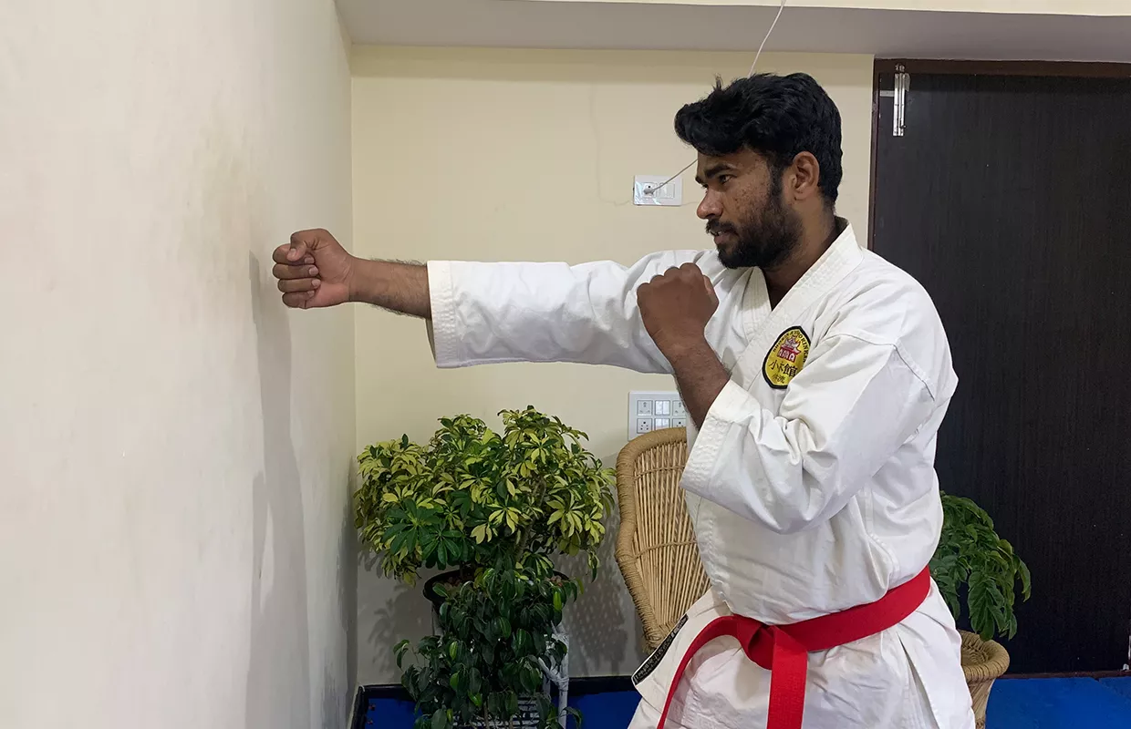 MOST FULL EXTENSION PUNCHES ON A PUNCHING PAD IN ONE MINUTE