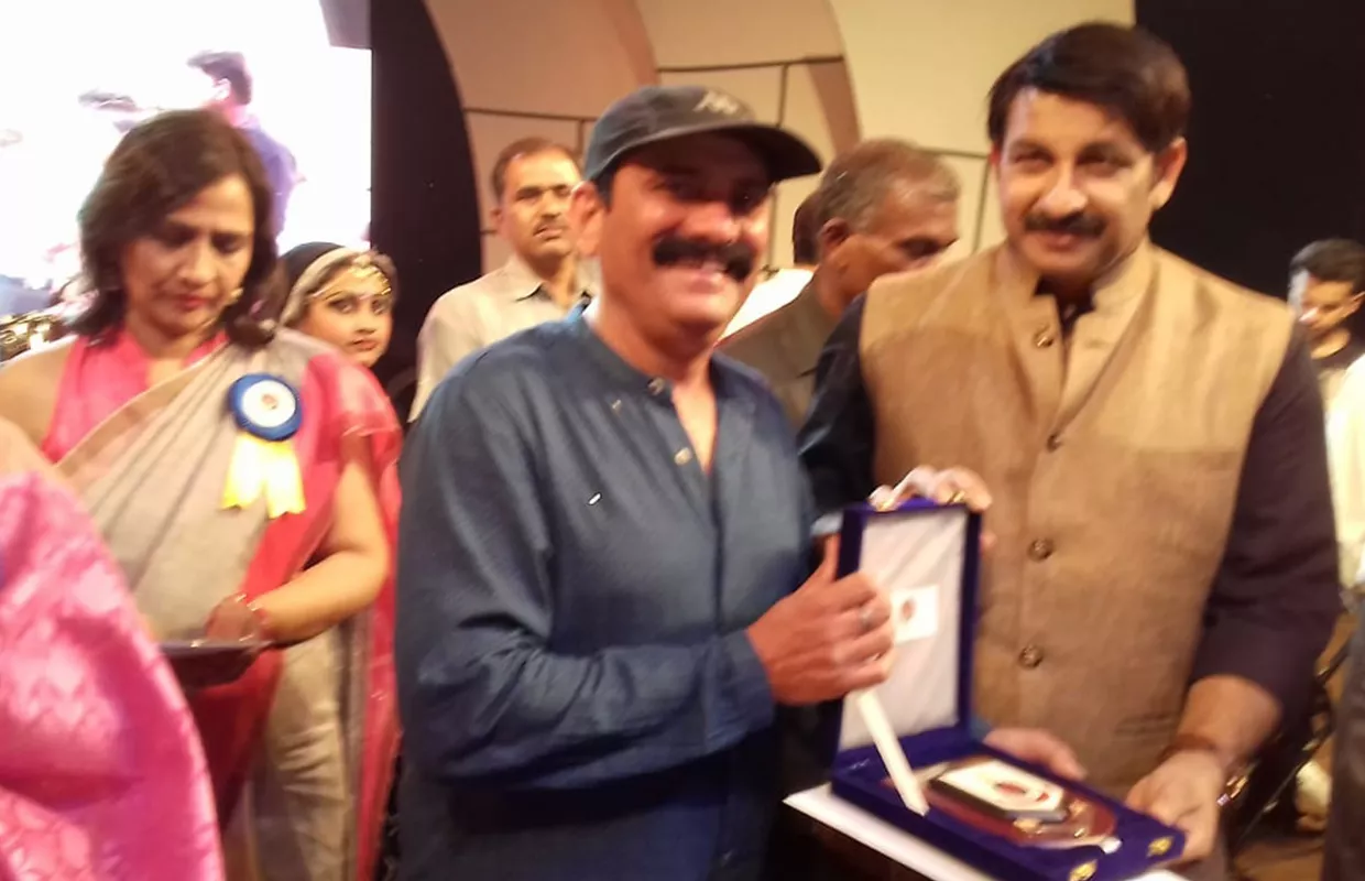 LONGEST TIME TO PERFORM NON - STOP SINGING