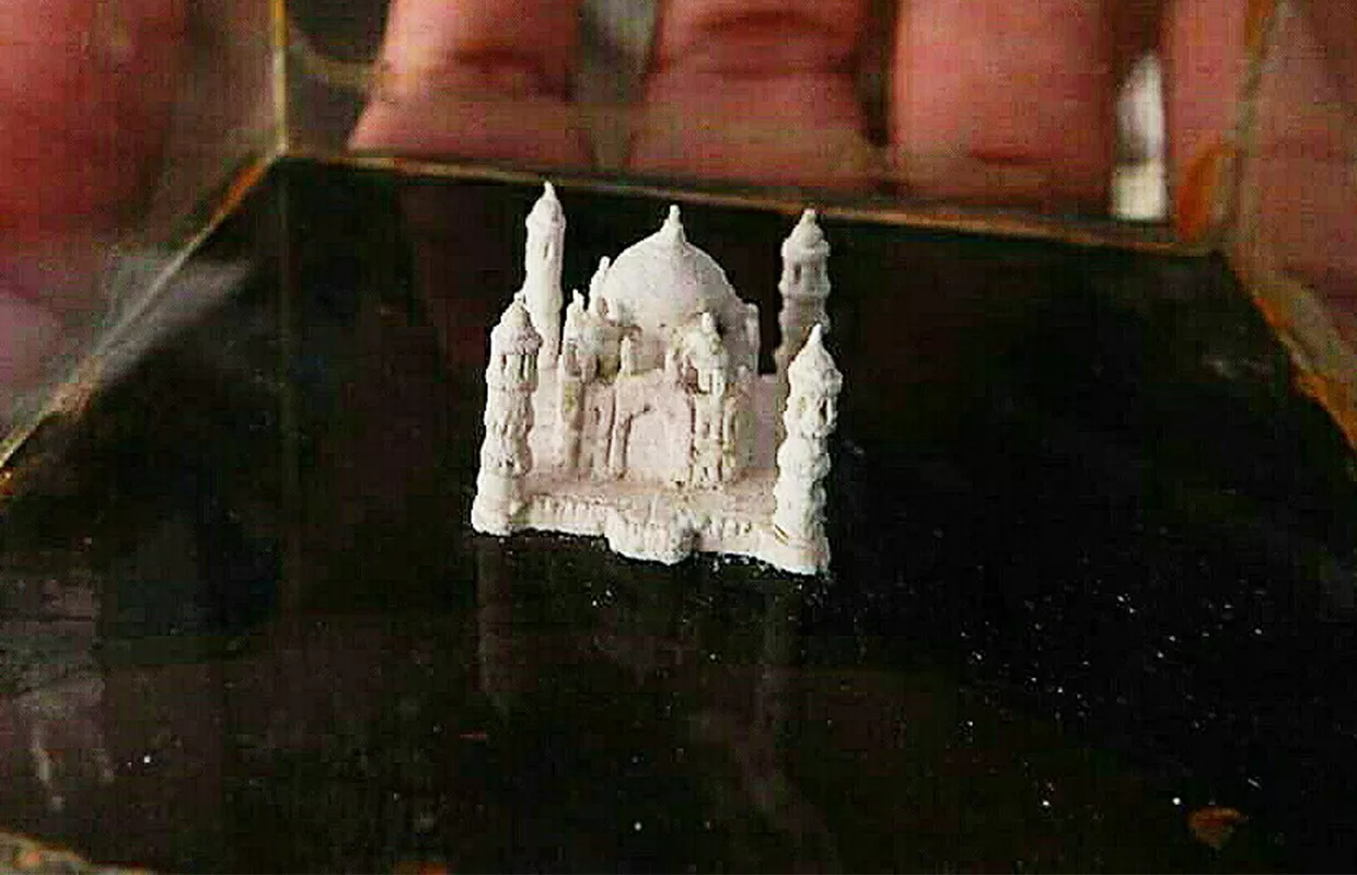 SMALLEST TAJ MAHAL REPLICA ON CHALK PIECE