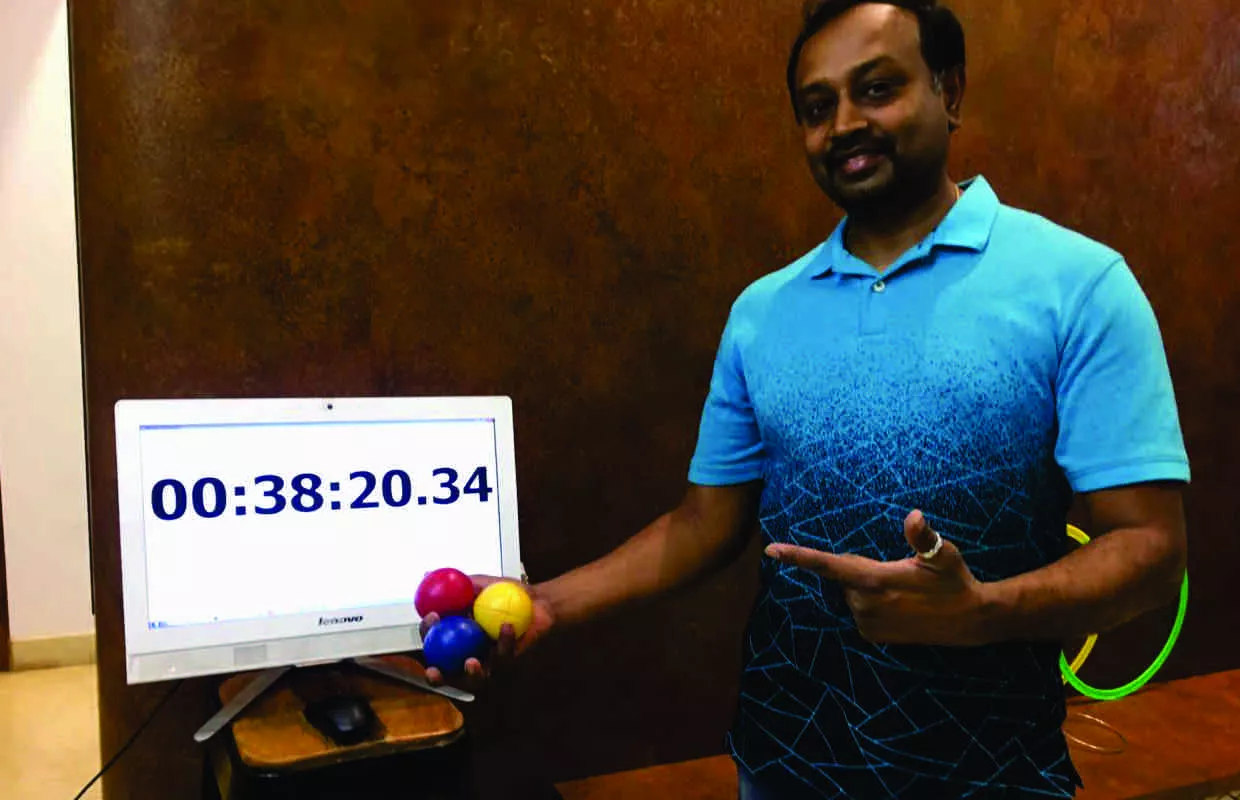 LONGEST TIME TO JUGGLE 3 BALLS