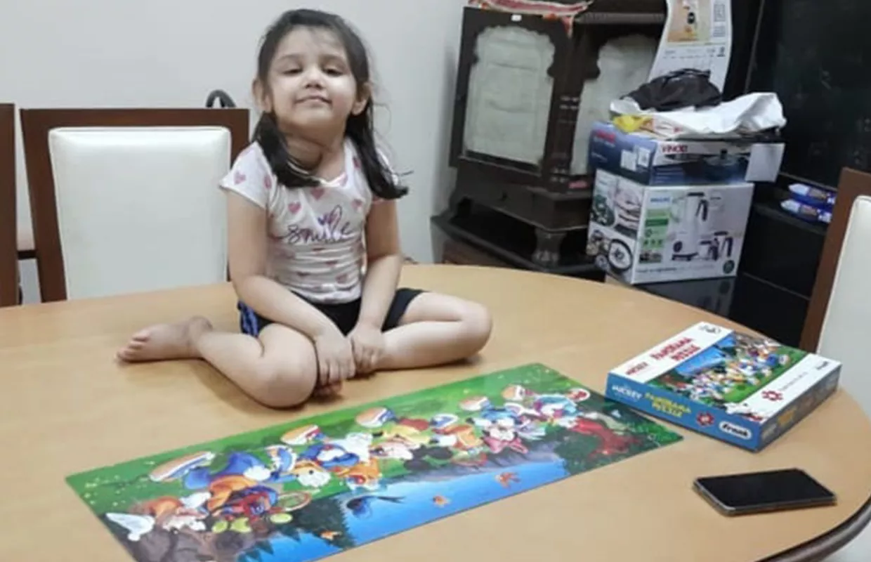 YOUNGEST GIRL TO SOLVE 90 PIECE JIGSAW PUZZLE