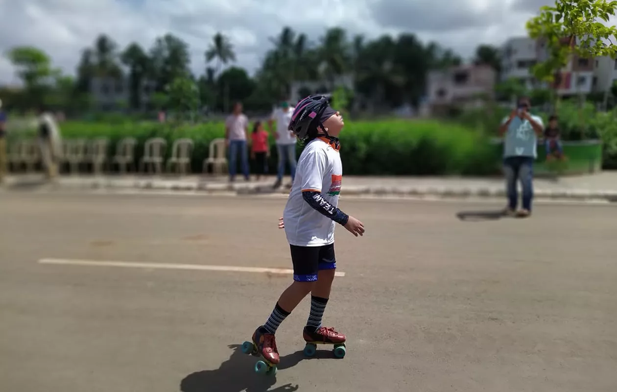 FASTEST BLINDFOLD SKATING