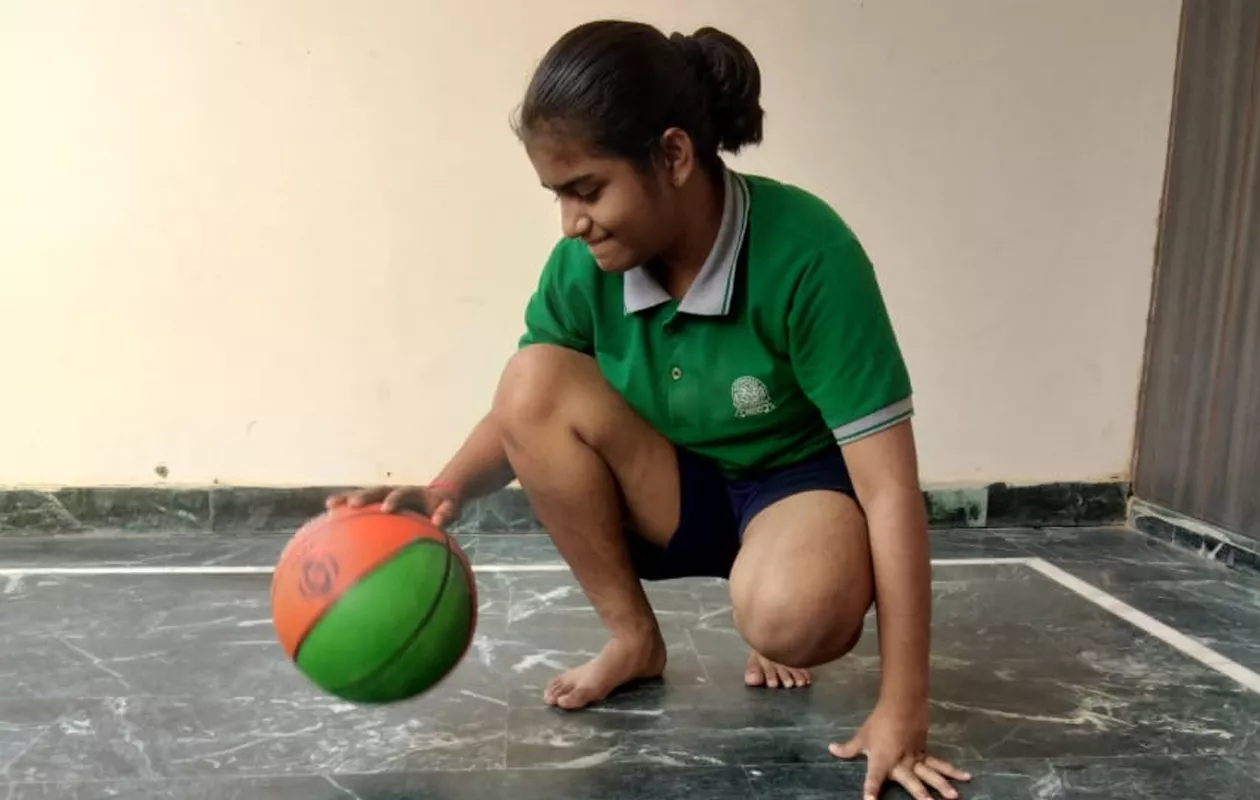 MOST BASKETBALL BOUNCES SINGLE HANDED