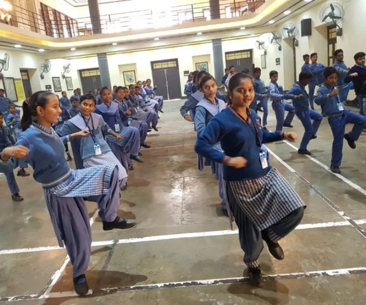 LARGEST FITNESS DANCE