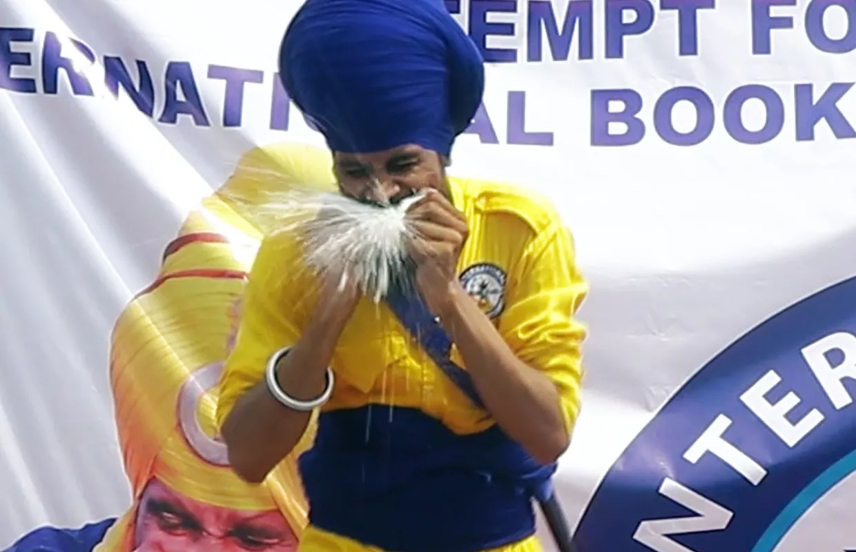 MOST SODA CANS CRUSHED WITH TEETH IN ONE MINUTE