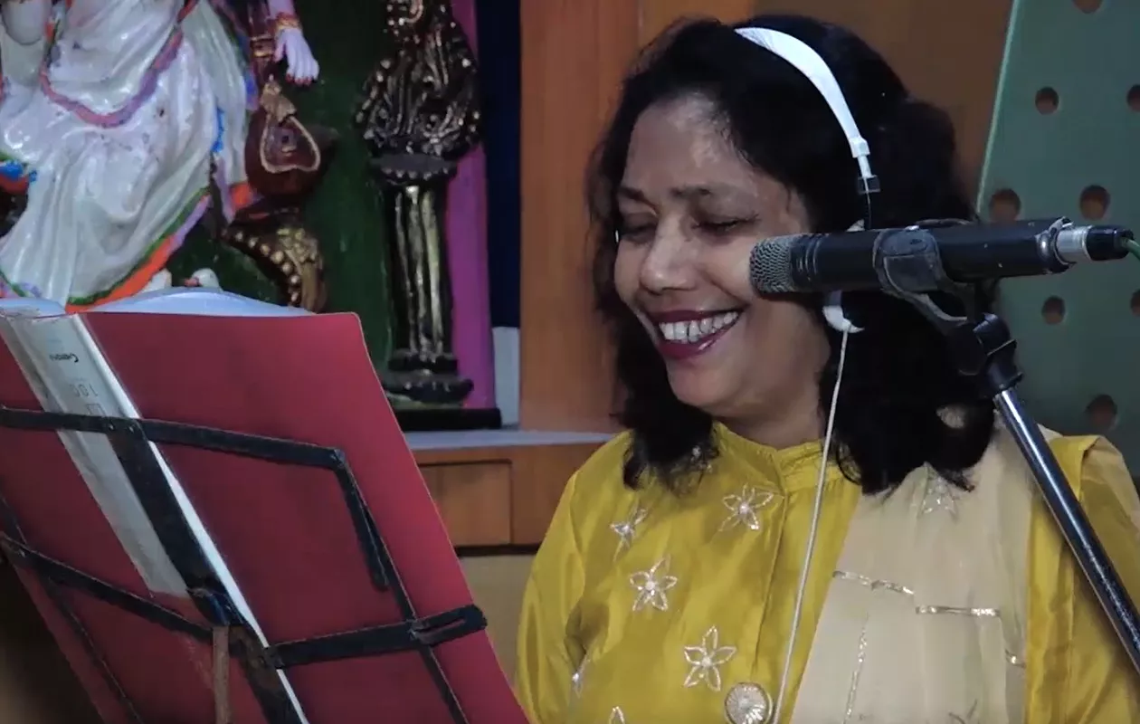 “LONGEST NON-STOP SINGING (FEMALE)