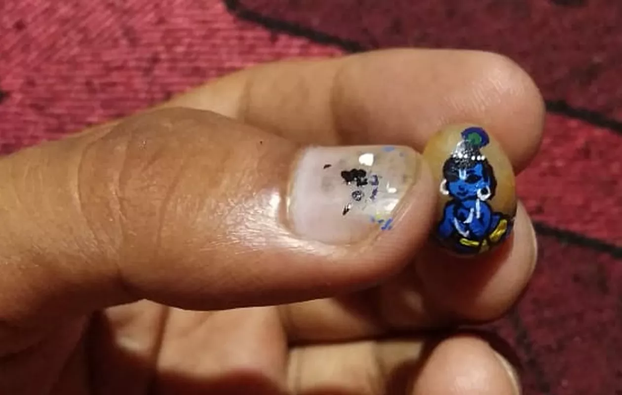 SMALLEST  ARTWORK PAINTING ON ASTONE