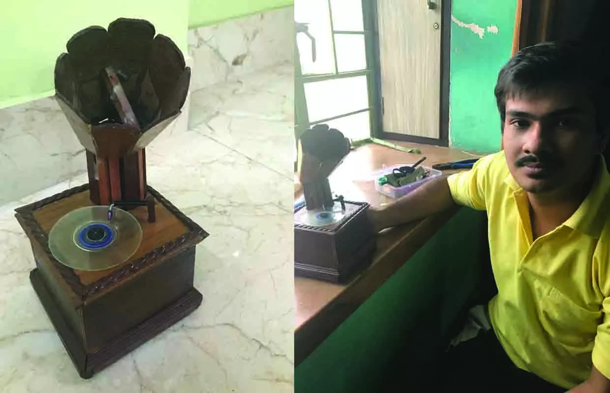 YOUNGEST TO MAKE WOODEN GRAMOPHONE MODEL WITH BLUETOOTH FUNCTION