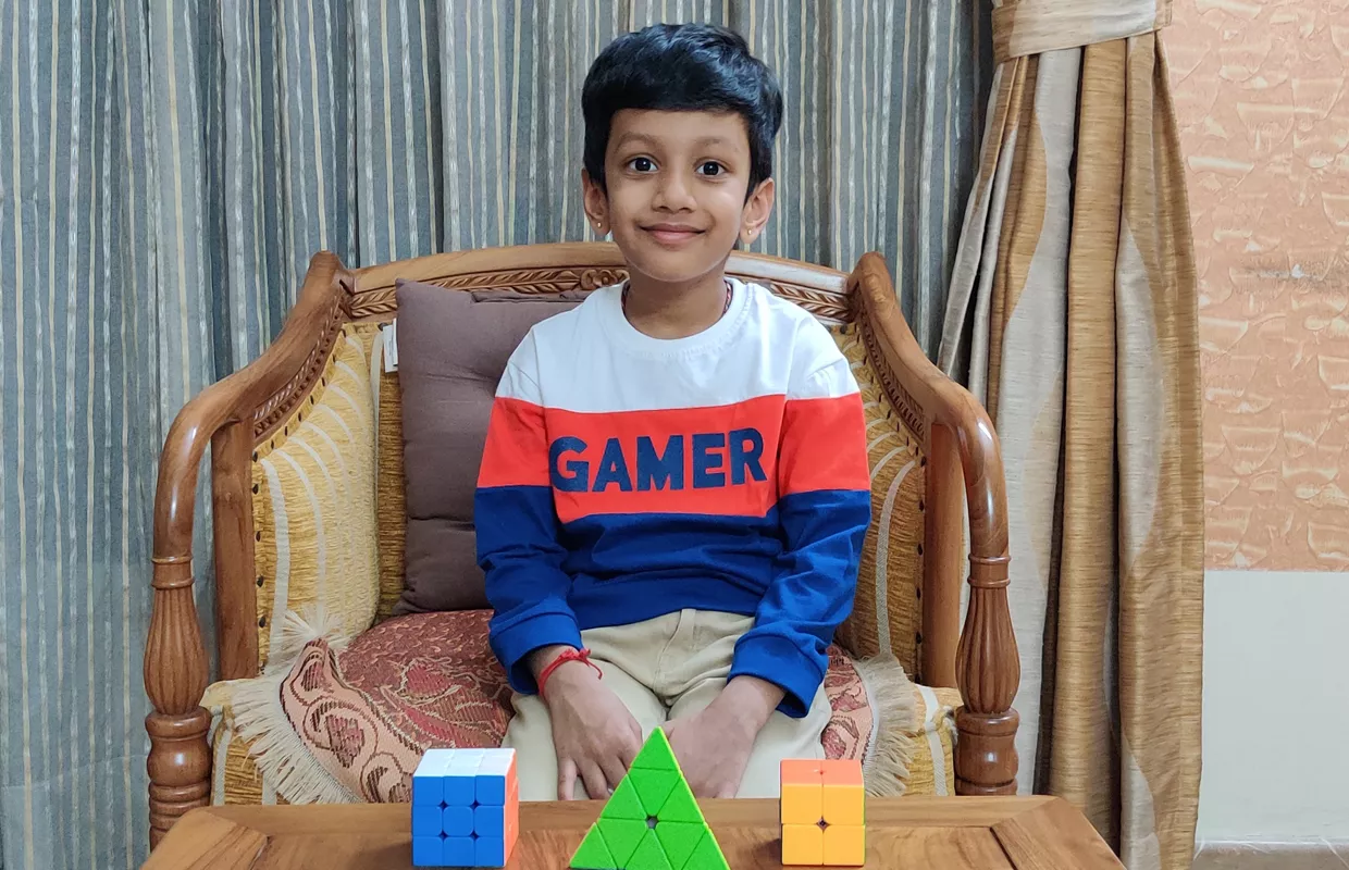 FASTEST TO SOLVE TWO DIFFERENT RUBIK’S CUBES (BROKEN)