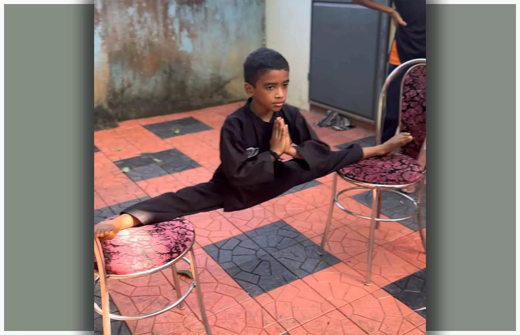 LONGEST TIME TO HOLD FULL LEG CHAIR SPLIT (KID)