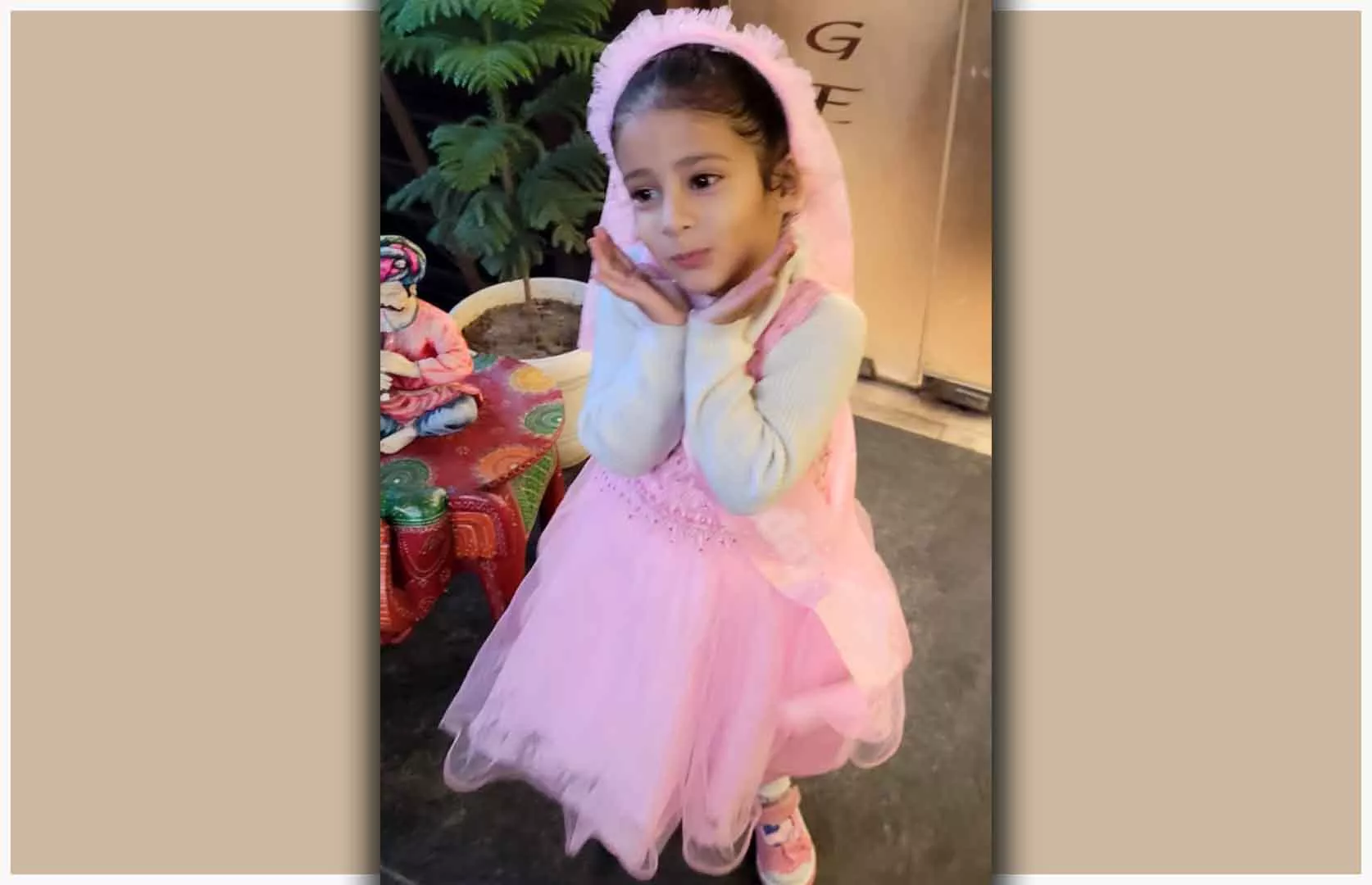 MOST HULA HOOP SPINS AROUND WAIST IN ONE MINUTE (KID)