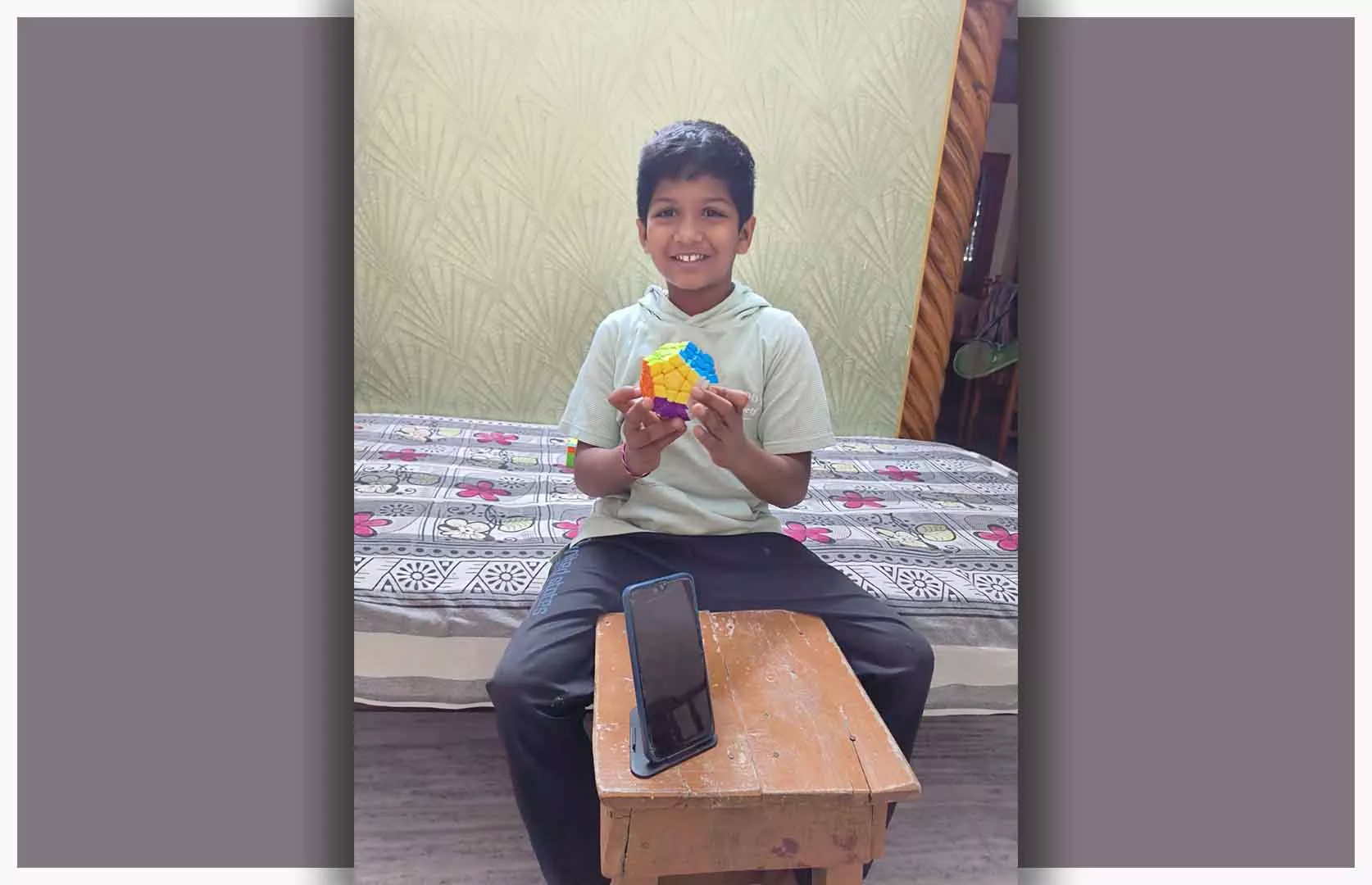 FASTEST TO SOLVE MEGAMINX RUBIK'S CUBE OF 6 COLORS (KID)