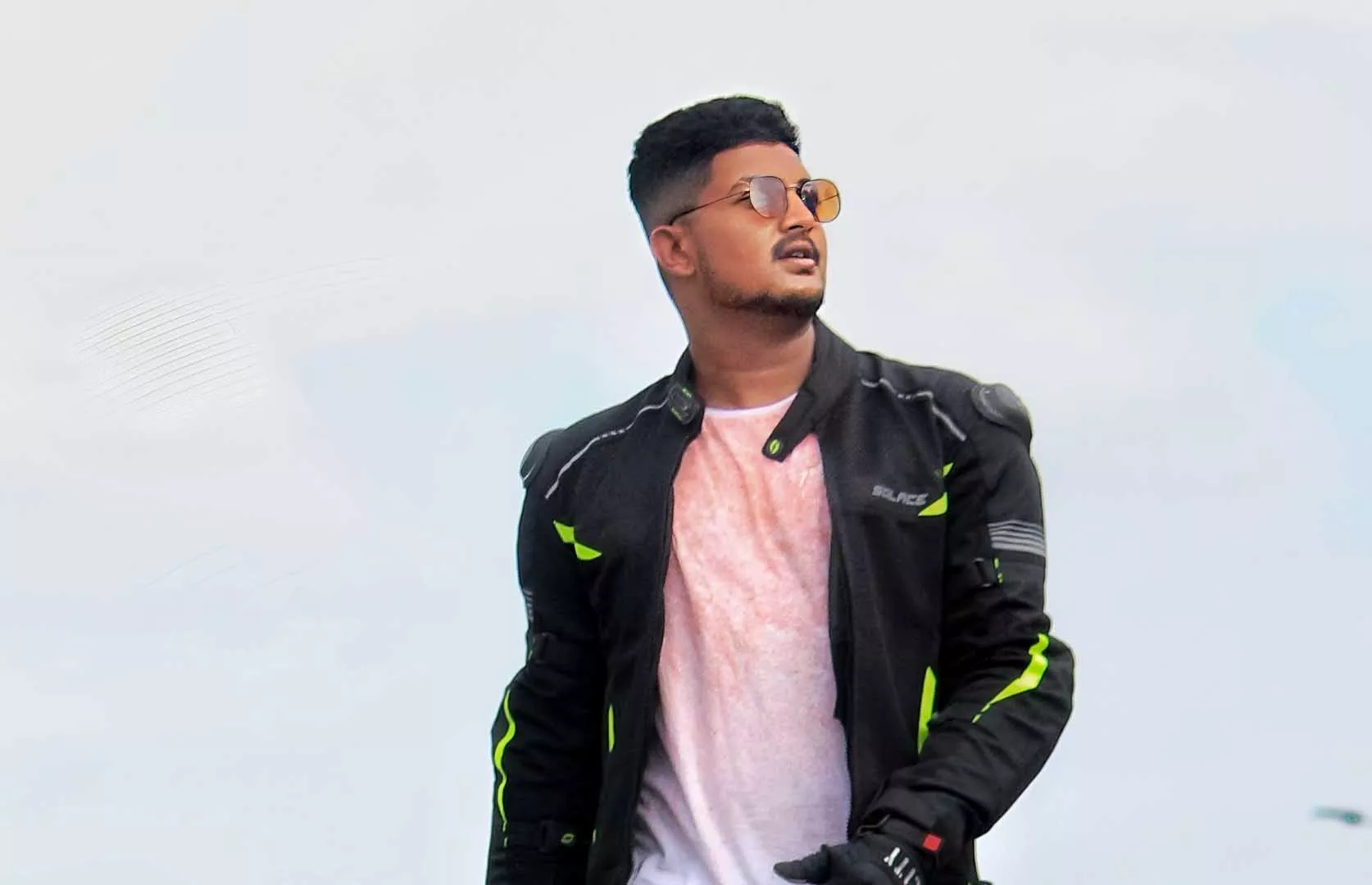 MOST KNUCKLE CRACKING OF BOTH HANDS IN ONE MINUTE