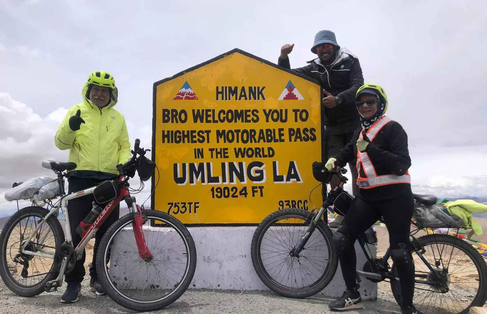 ELDEST COUPLE TO REACH THE HIGHEST MOTORABLE PASS BY CYCLING